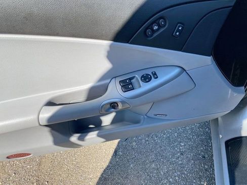 Used 2005 Chevrolet Corvette Coupe w/ Preferred Equipment Group RWD image 16