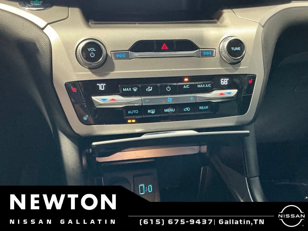 Used 2020 Ford Explorer XLT w/ Comfort Package AWD/4WD image 9