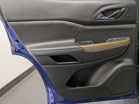 Used 2023 GMC Acadia SLE w/ Driver Convenience Package image 21