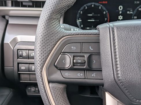 Used 2025 Toyota Tacoma TRD Off-Road AWD/4WD image 32
