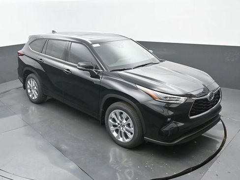 Used 2026 Toyota Highlander Limited image 29