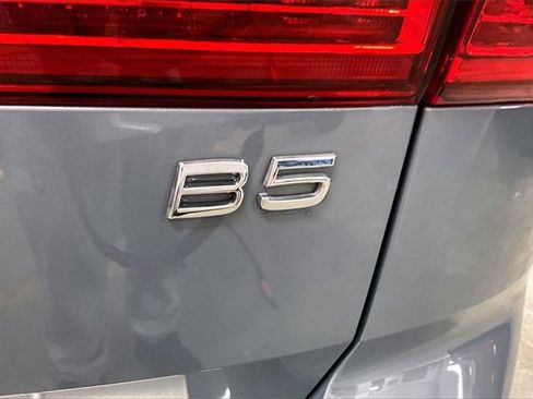 Certified 2023 Volvo XC60 B5 Ultimate w/ Climate Package image 9