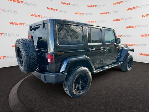 Used 2013 Jeep Wrangler Unlimited Sahara w/ Dual Top Group AWD/4WD image 5