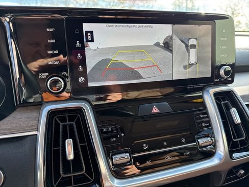 Used 2023 Kia Sorento SX Prestige image 22