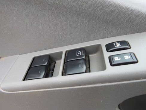 Used 2018 Nissan Frontier SV RWD image 12
