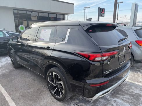 Used 2023 Mitsubishi Outlander SEL Black Edition image 6