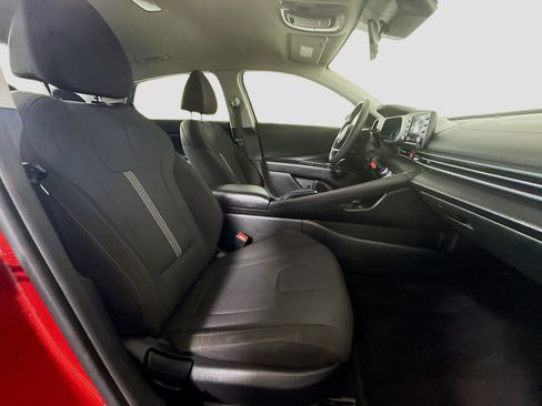 Used 2024 Hyundai Elantra SE FWD image 28