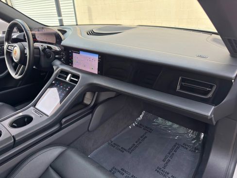 Used 2021 Porsche Taycan RWD image 15