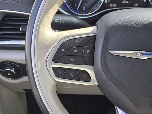 Used 2018 Chrysler Pacifica Limited image 26