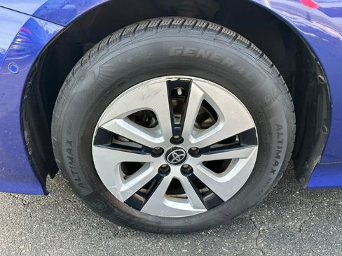 Used 2018 Toyota Prius Two image 9