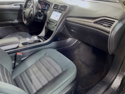 Used 2018 Ford Fusion SE w/ Fusion SE Technology Package FWD image 28
