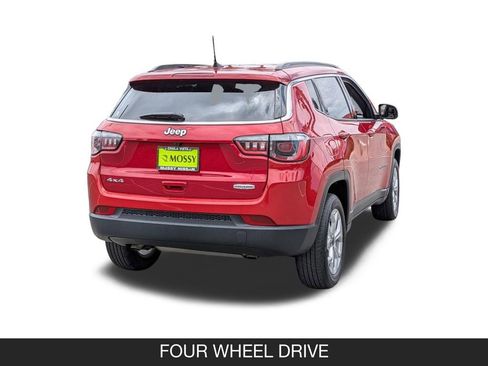 Used 2025 Jeep Compass Latitude AWD/4WD image 8