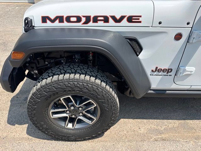 New 2026 Jeep Gladiator Mojave w/ Technology Group AWD/4WD image 8