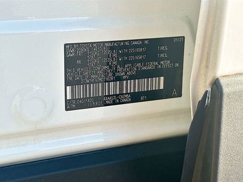 Used 2021 Toyota RAV4 XLE w/ Convenience Package image 29