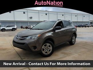 Used 2015 Toyota RAV4 LE video 1