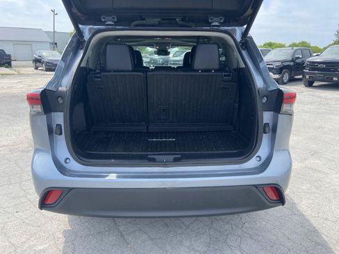 Used 2020 Toyota Highlander XLE AWD/4WD image 10