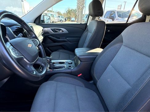 Certified 2021 Chevrolet Traverse LT image 16