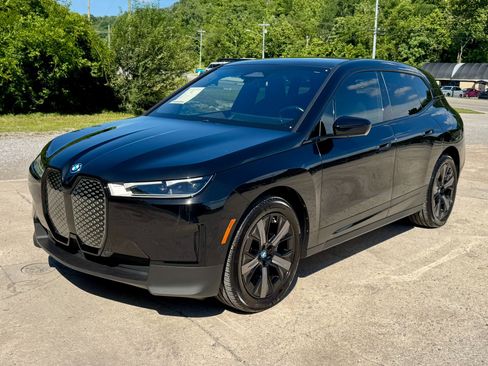 Used 2025 BMW iX xDrive50 AWD/4WD image 2