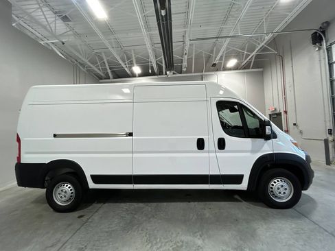 Used 2026 RAM ProMaster 2500 w/ Convenience Group FWD image 5
