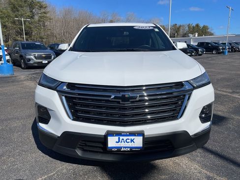 Used 2023 Chevrolet Traverse LT image 2