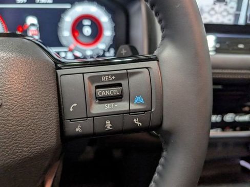 Used 2025 Nissan Rogue SL w/ Tech Package image 18