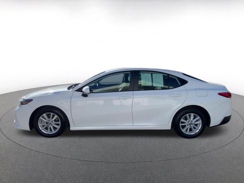 Used 2025 Toyota Camry LE image 9