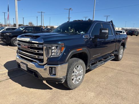 Used 2022 GMC Sierra 3500 SLE w/ SLE Convenience Package image 1