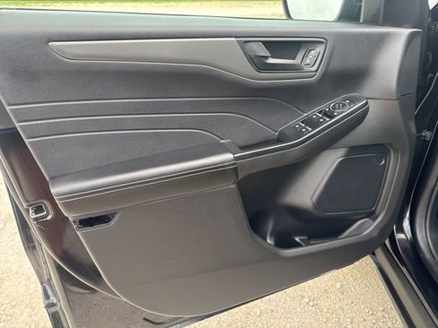 Used 2025 Ford Escape Active AWD/4WD image 16