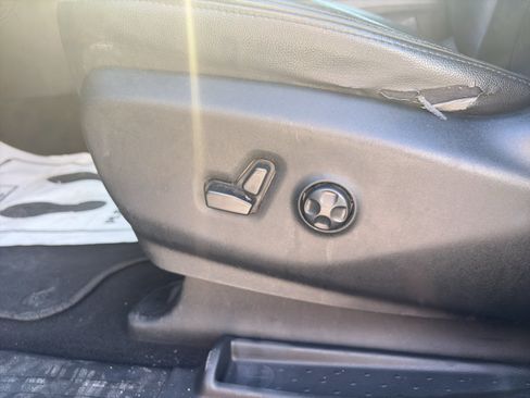 Used 2020 Chrysler Pacifica Touring w/ S Appearance Package FWD image 12