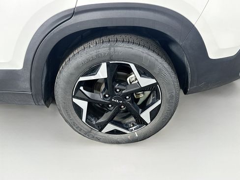 Used 2025 Kia Seltos S FWD image 11