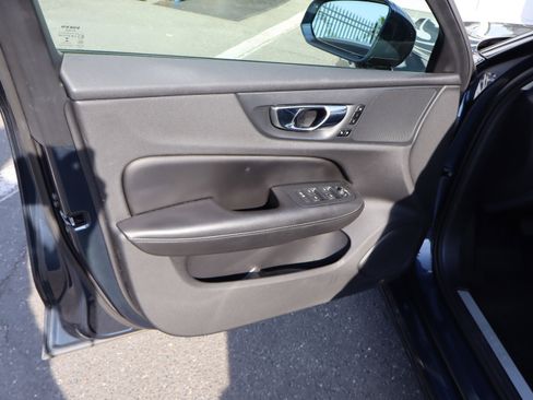 Used 2020 Volvo S60 T6 Momentum image 15
