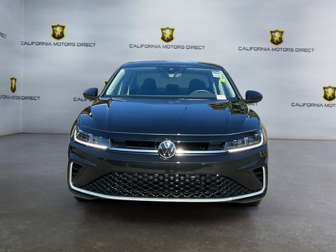 Used 2025 Volkswagen Jetta SE w/ Sunroof Package image 2