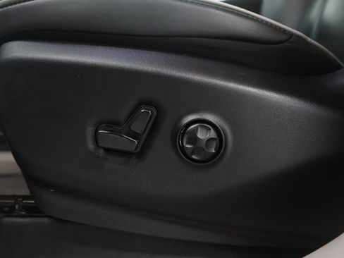 Used 2024 Chrysler Pacifica Limited image 24