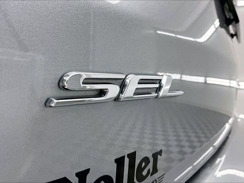 Certified 2024 Ford Edge SEL w/ Convenience Package AWD/4WD image 8