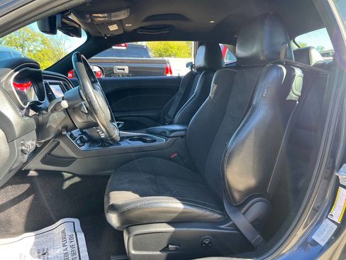 Used 2017 Dodge Challenger GT w/ GT Interior Package image 9