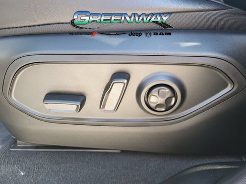 Used 2025 Jeep Grand Cherokee Limited RWD image 19
