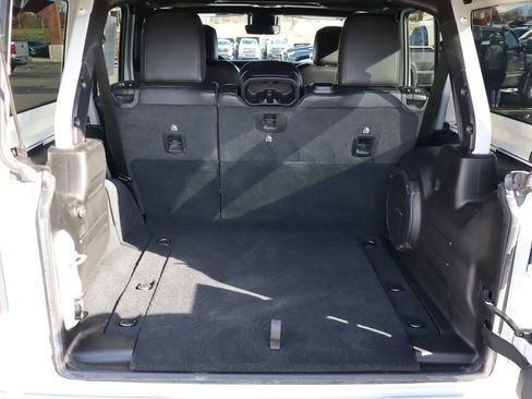 Used 2020 Jeep Wrangler Unlimited Sahara image 39