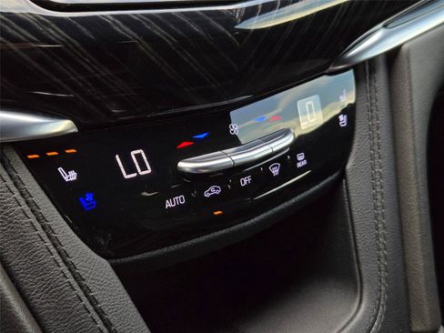 Used 2024 Cadillac XT6 Premium Luxury w/ Technology Package FWD image 20