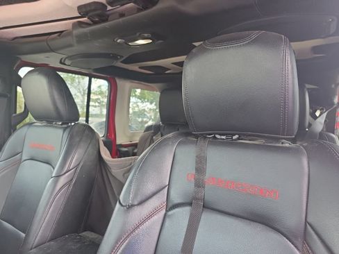 Used 2018 Jeep Wrangler Unlimited Rubicon w/ Dual Top Group AWD/4WD image 12