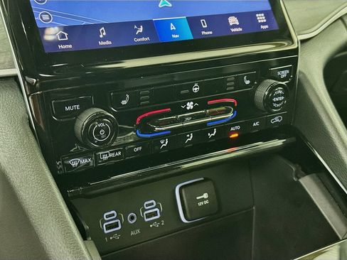 Certified 2023 Jeep Grand Cherokee L Limited AWD/4WD image 26