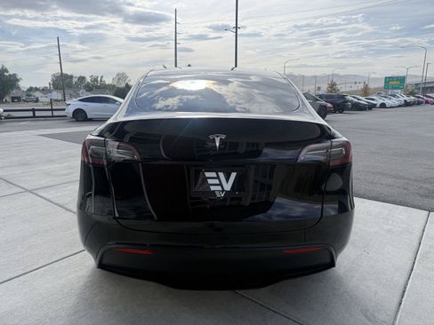 Used 2024 Tesla Model Y Long Range RWD image 7