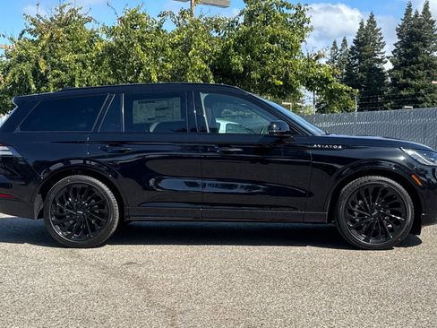 New 2026 Lincoln Aviator Reserve AWD/4WD image 4
