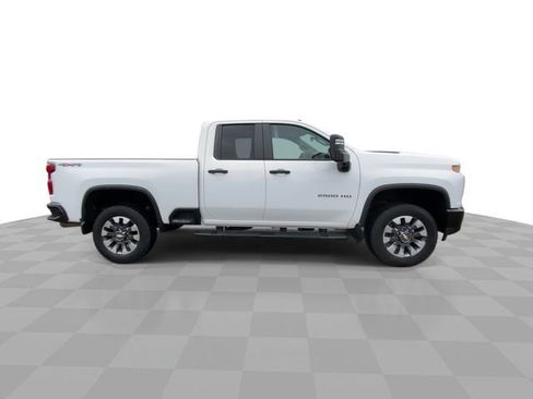 Used 2021 Chevrolet Silverado 2500 Custom w/ Custom Value Package image 3