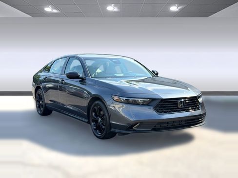 Used 2025 Honda Accord SE image 7
