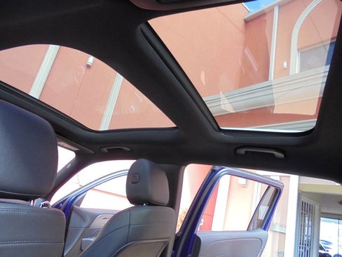 Used 2020 Mercedes-Benz GLB 250 4MATIC w/ Premium Package image 17