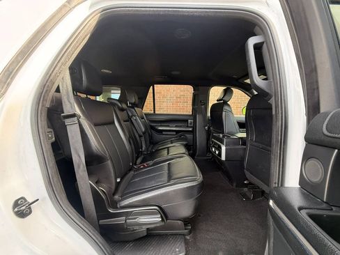 Used 2019 Ford Expedition XLT w/ Equipment Group 202A AWD/4WD image 9
