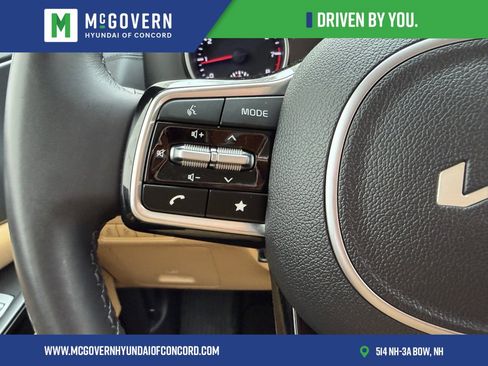 Used 2024 Kia Carnival LX image 17