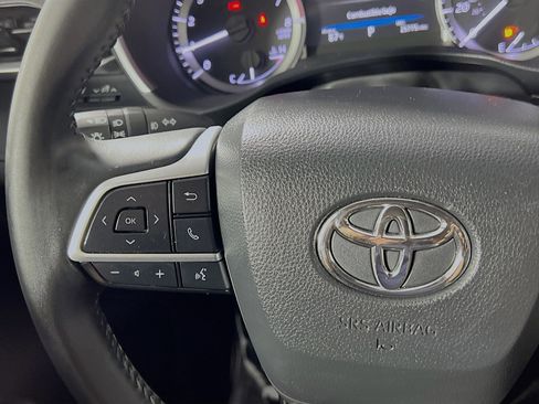 Used 2023 Toyota Highlander XLE FWD image 19
