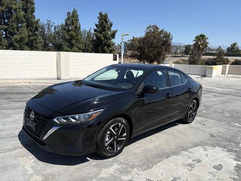 Used 2025 Nissan Sentra SV FWD image 4