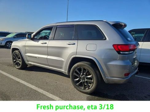 Used 2020 Jeep Grand Cherokee Altitude image 2
